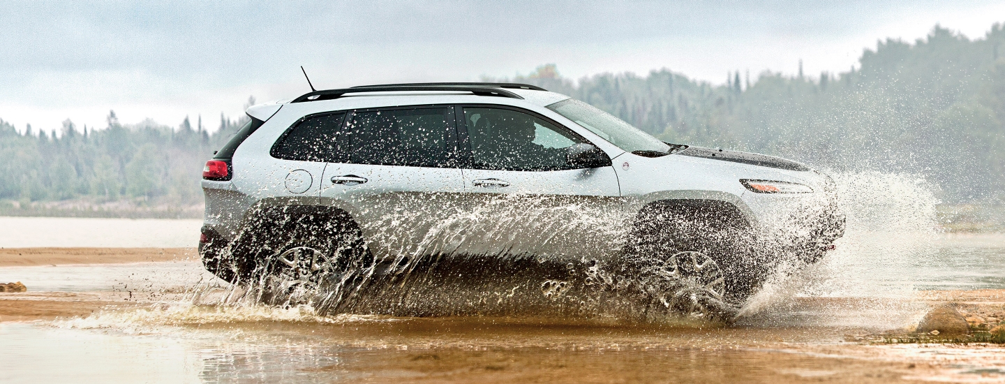 2017-Jeep-Cherokee-capability-Hero